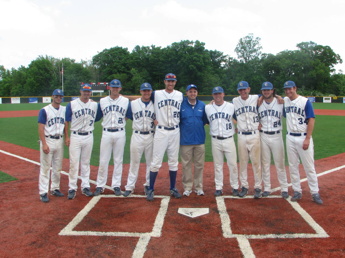 Baseball Ends Regular Season With Victory on Senior Day on Sunday