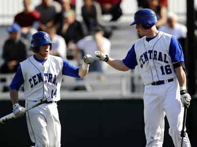 Baseball Wins at Home Over Iona, 7-5