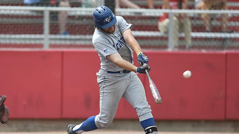 Baseball Wins Game Two to Split Doubleheader With Sacred Heart