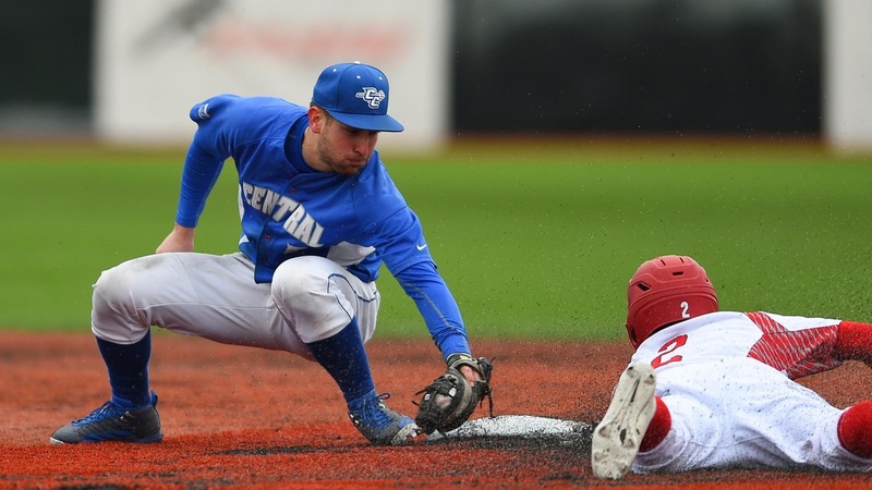 Baseball Sweeps Saturday Doubleheader From Sacred Heart