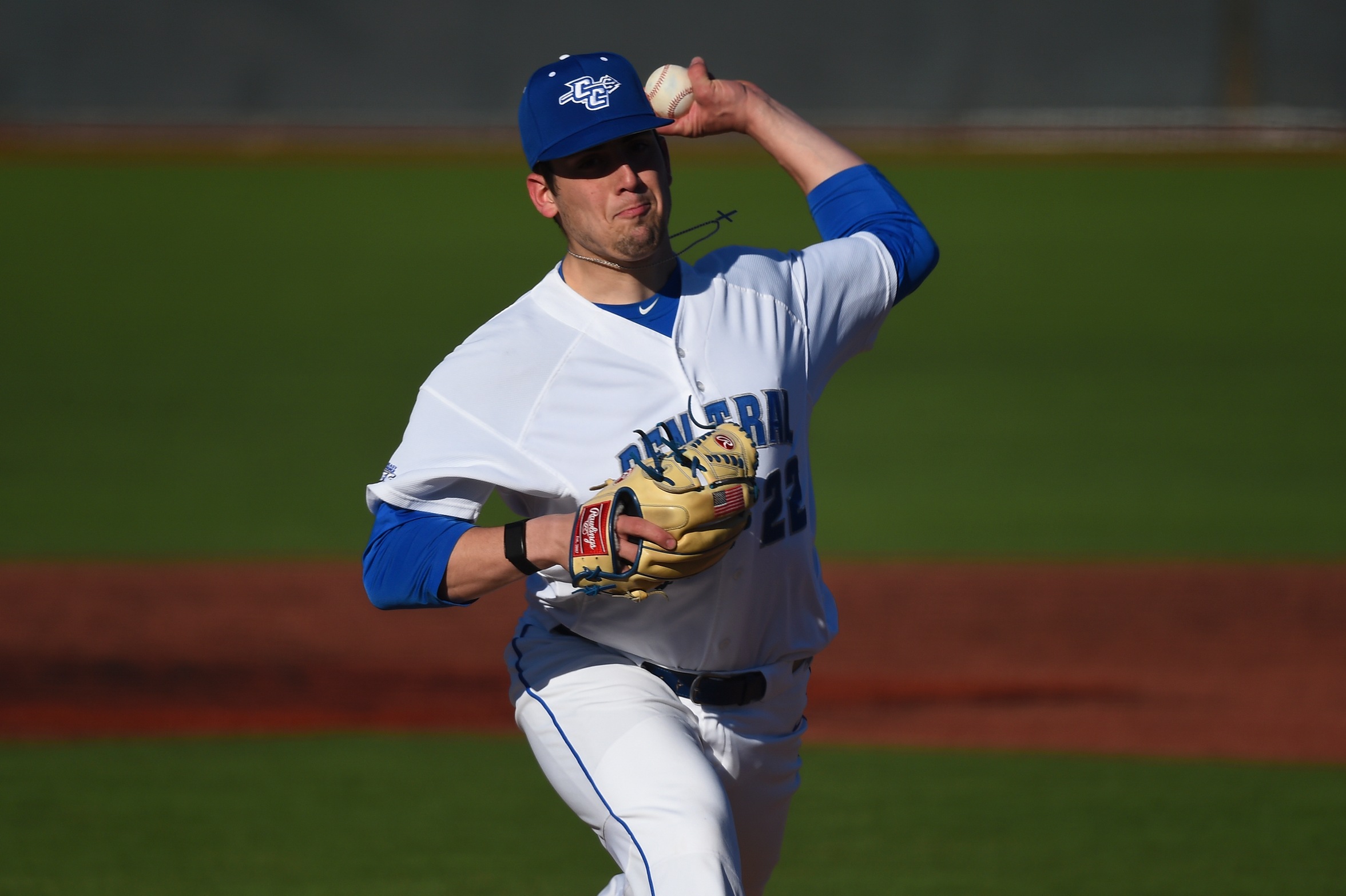 Wagner Outscores Baseball in Conference Opener