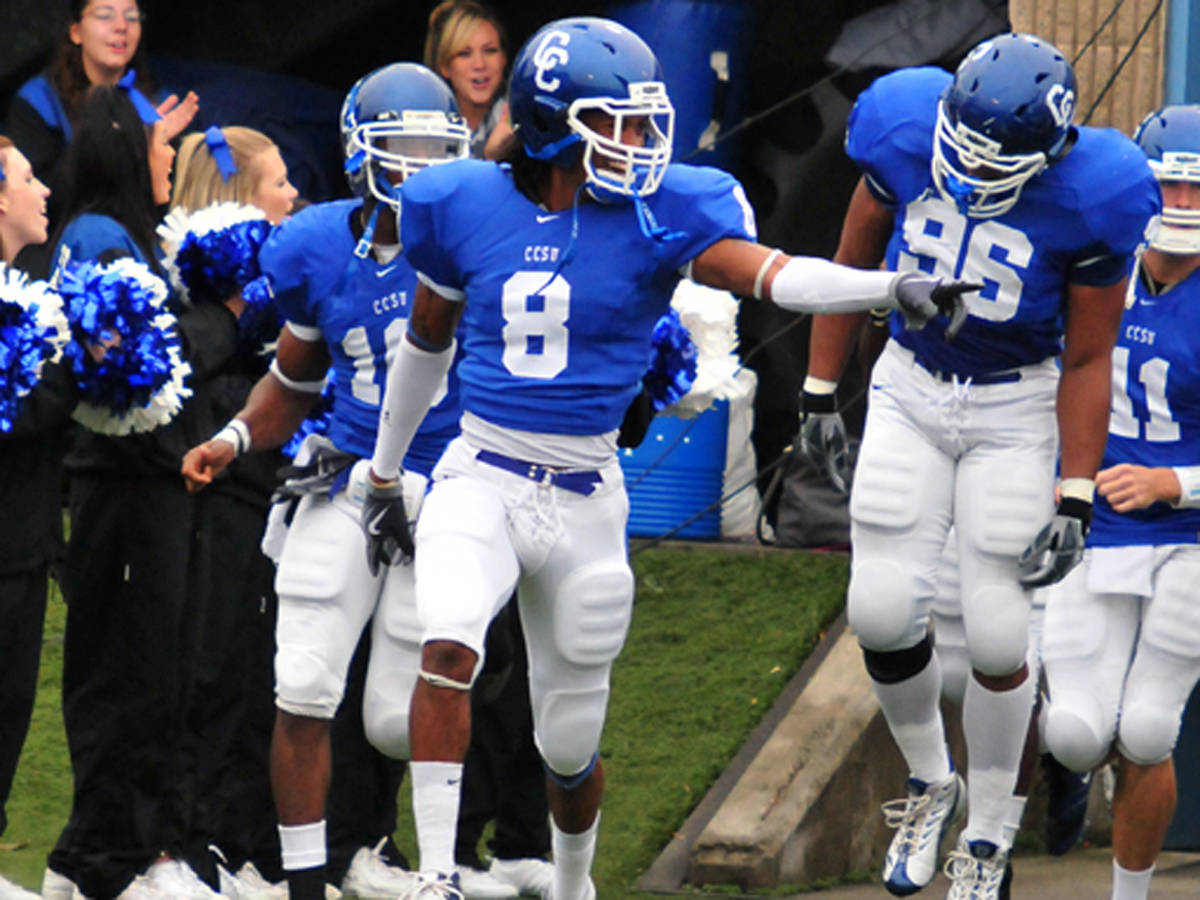 Football Opens Home Season With 24-12 Comeback Victory Over Sacred Heart on Homecoming
