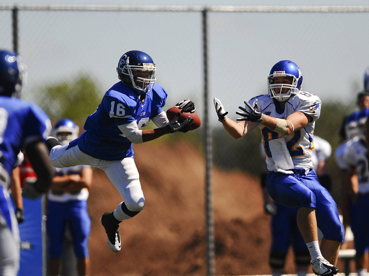 Freshman Chris Linares Named Northeast Conference Football Rookie of the Week