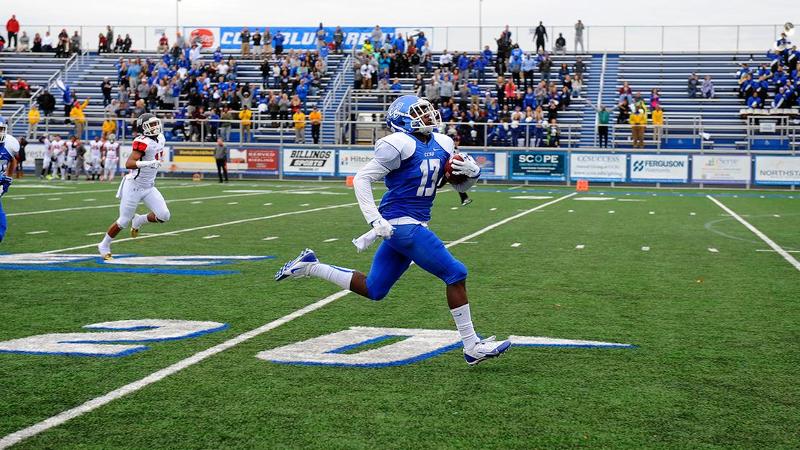 Football Drops Senior Day Game to St. Francis U