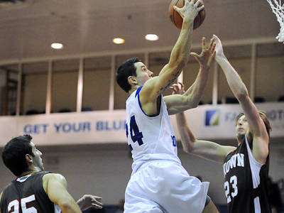 Men's Basketball Wins Fifth Straight, Tops St. Francis (NY) 61-43 on Thursday Night