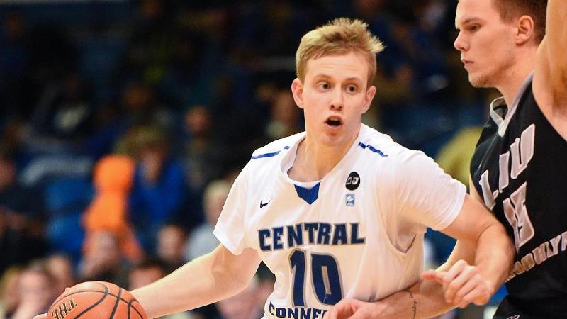 Men's Basketball Downs First-Place Mount St. Mary's, 76-72