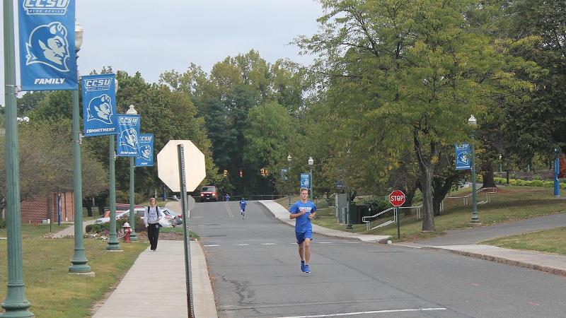 Men's Basketball Holds 21st Annual Blue Devil Run