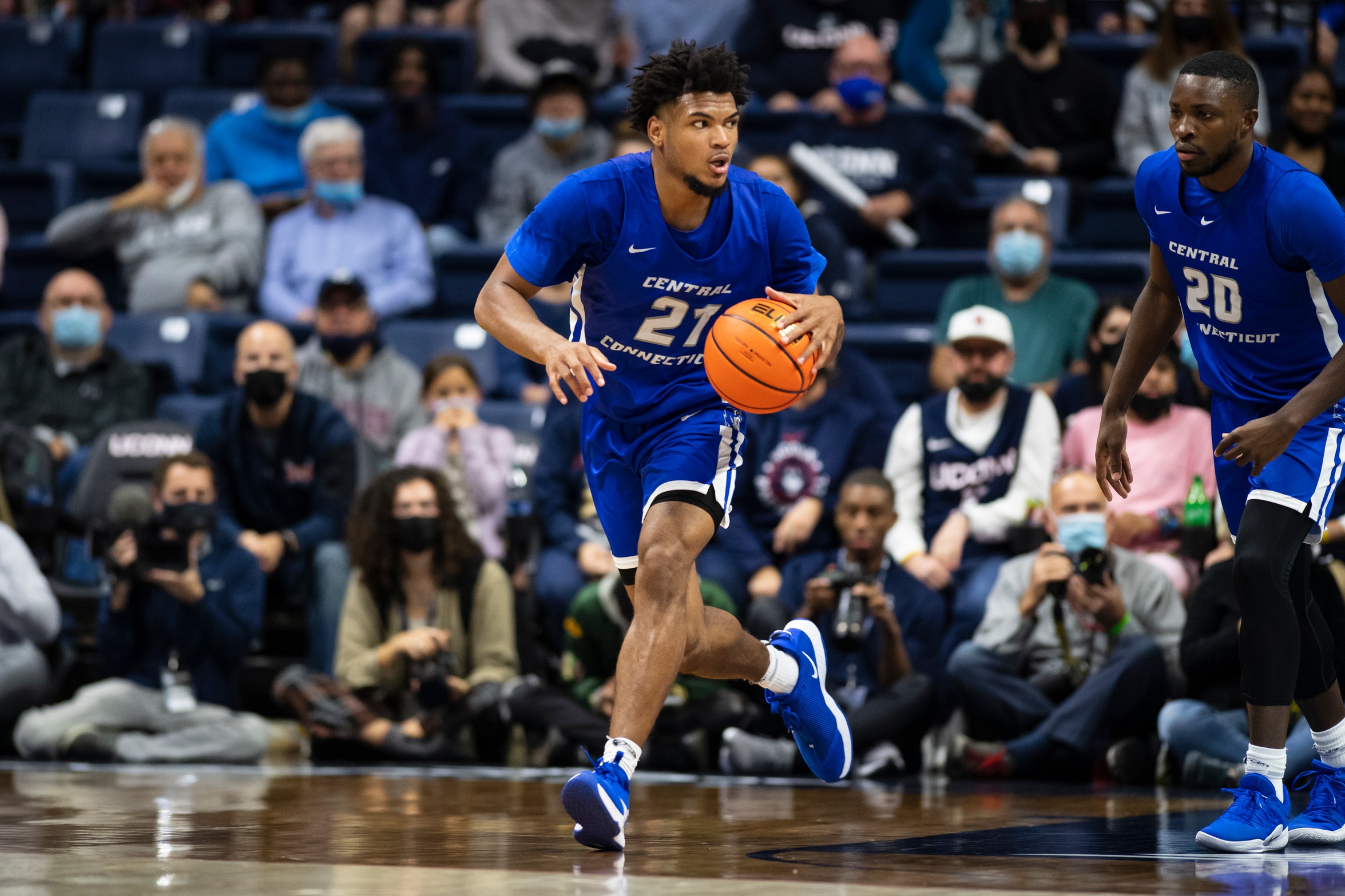 Men's Basketball Hangs Tight Before Falling to Bryant in NEC Opener
