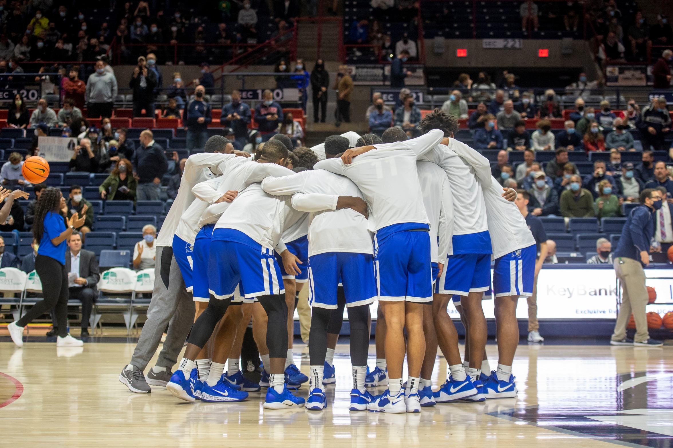 Men's Basketball Wins at Maine; Sellers Earns First Career Victory