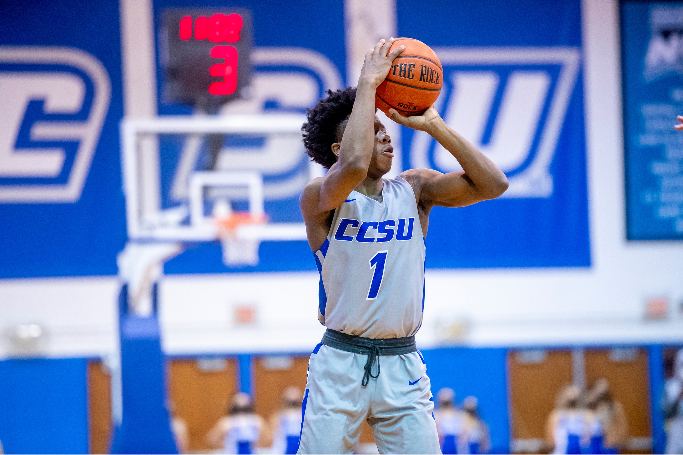Men's Basketball Has Late Charge Fall Short at Sacred Heart