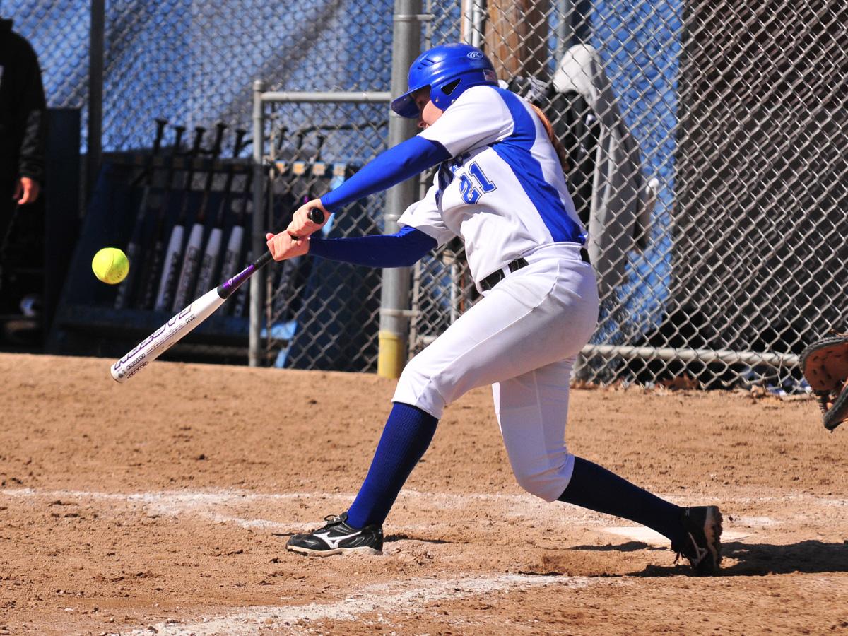 Softball Drops Both Ends of Doubleheader Versus UConn