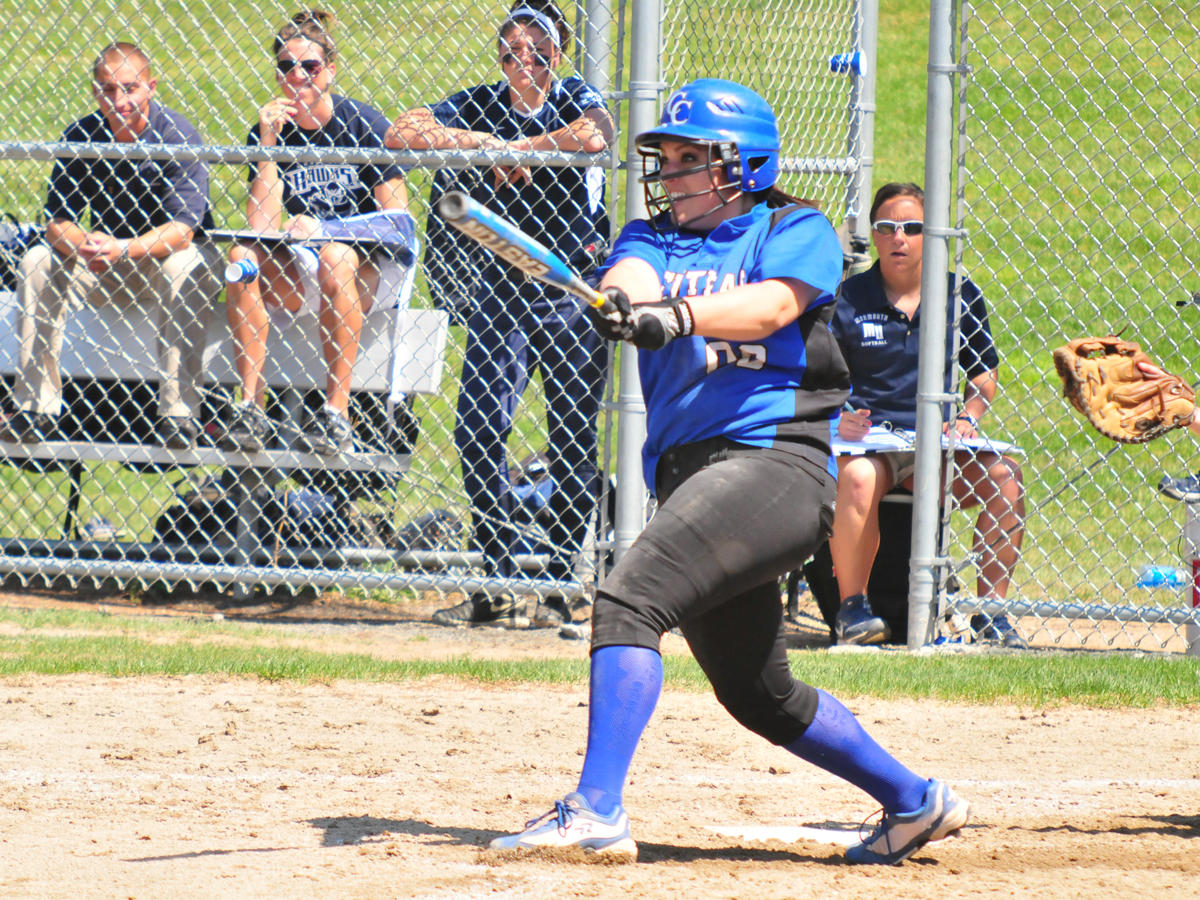 Softball Takes Doubleheader at Bryant