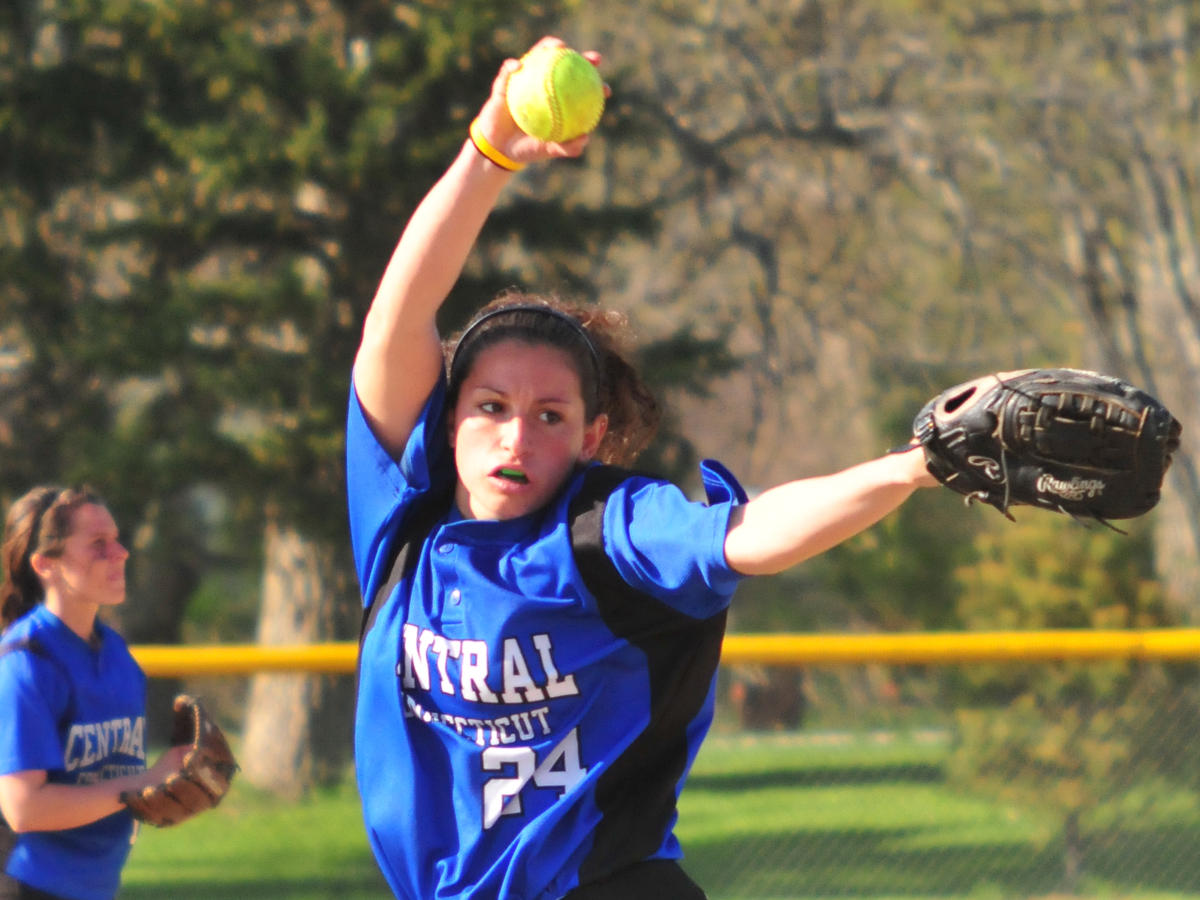 Softball Drops Two Games In The Second Day at Frost Classic