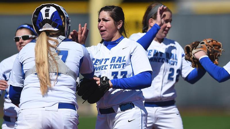 Softball Wins Eighth-Straight, Sweeps Wagner Saturday