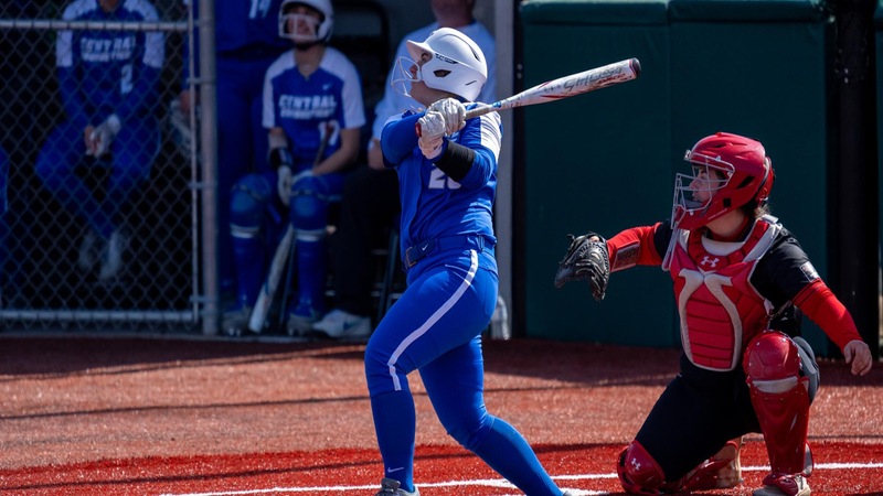 Softball Tops Quinnipiac on Friday Afternoon