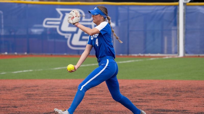 Softball Earns Split Against SFU