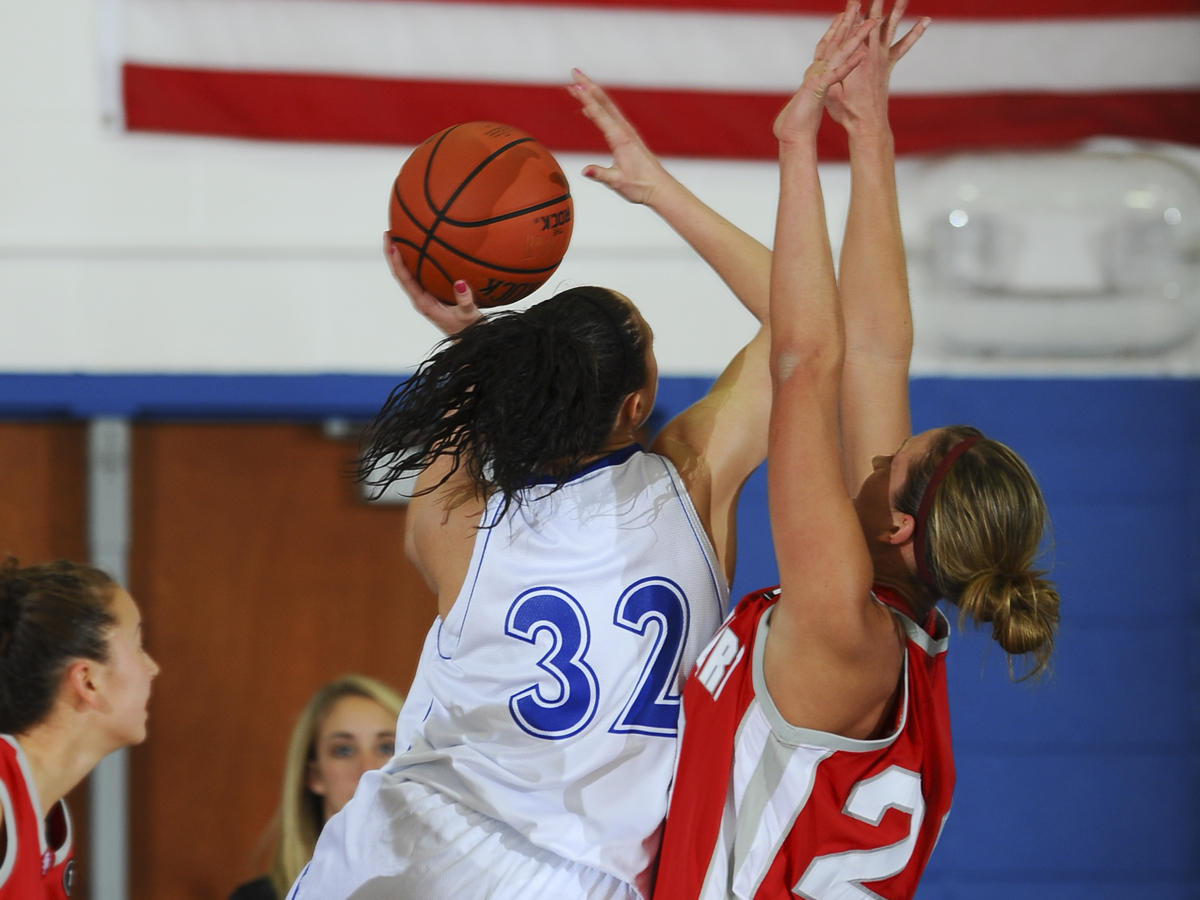 Dugan Scores 17 in 76-64 Northeast Conference Road Loss Versus Sacred Heart