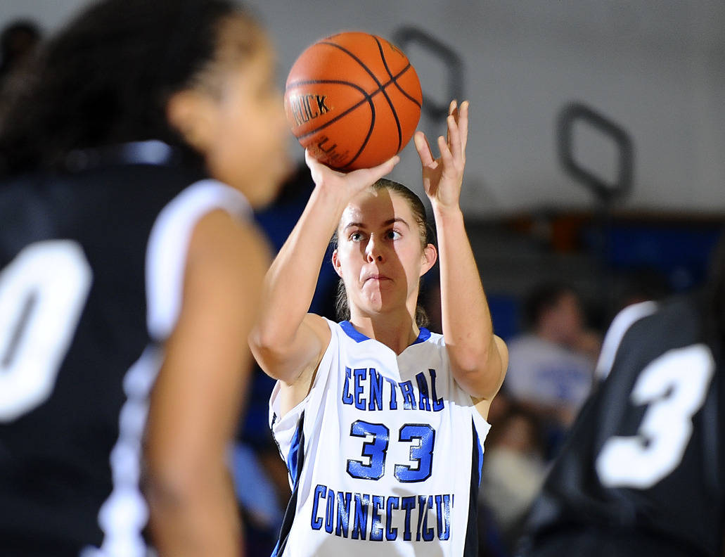 Women's Basketball Drops Bobcats on Crockett's Late Threes