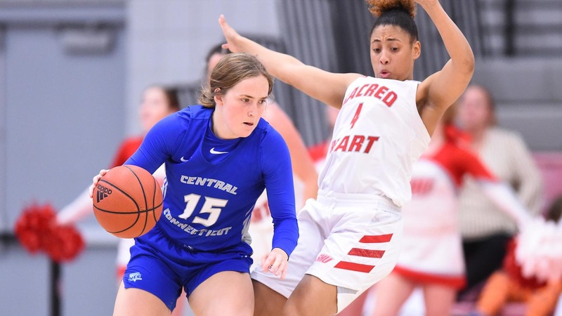 Women's Basketball Edged by Sharks, 63-61