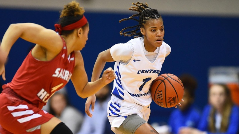 Pioneers Slip Past Central 54-52 Monday