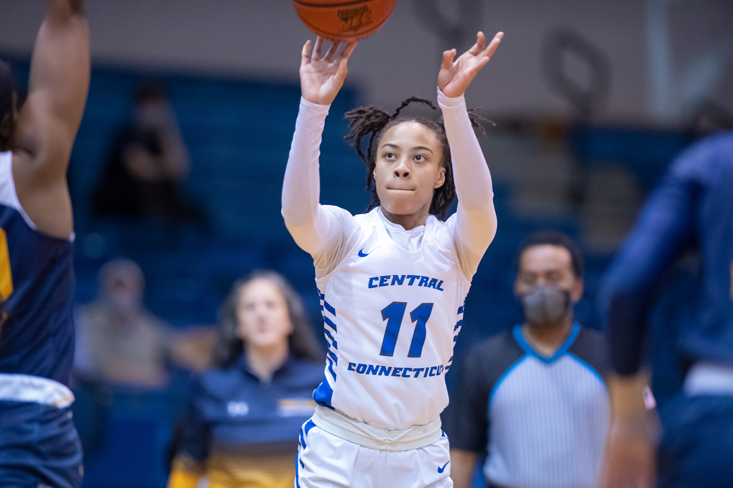 Women's Hoops Snaps Losing Streak
