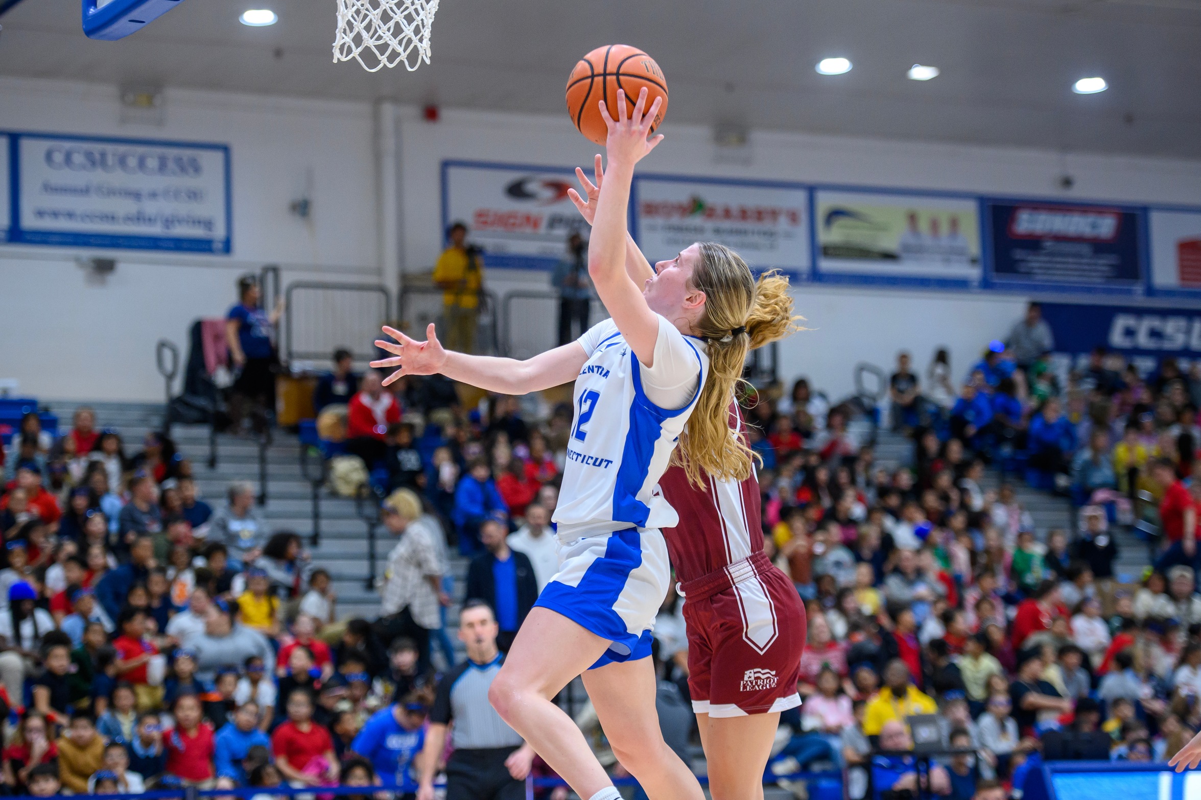 Women's Basketball Beats Stonehill, 71-59, on Monday