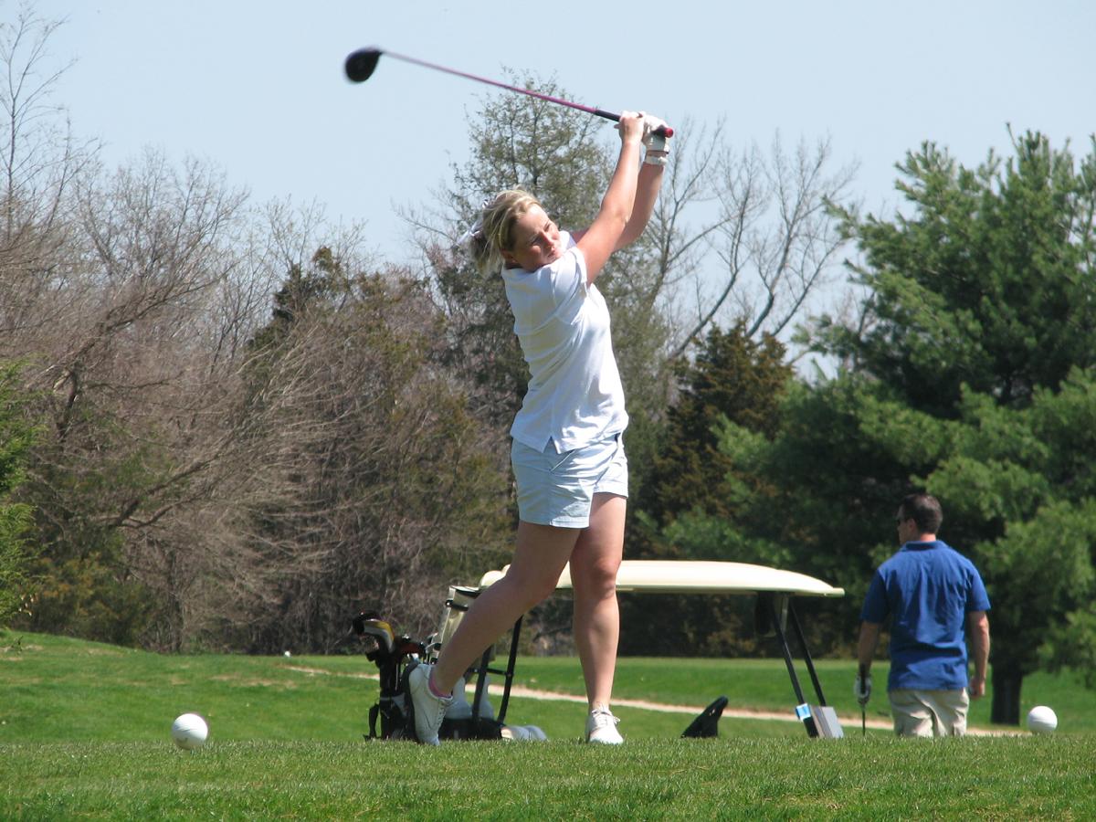 Sarochova Leads After Day One at Mount Holyoke Invitational, Blue Devils Tied for Sixth