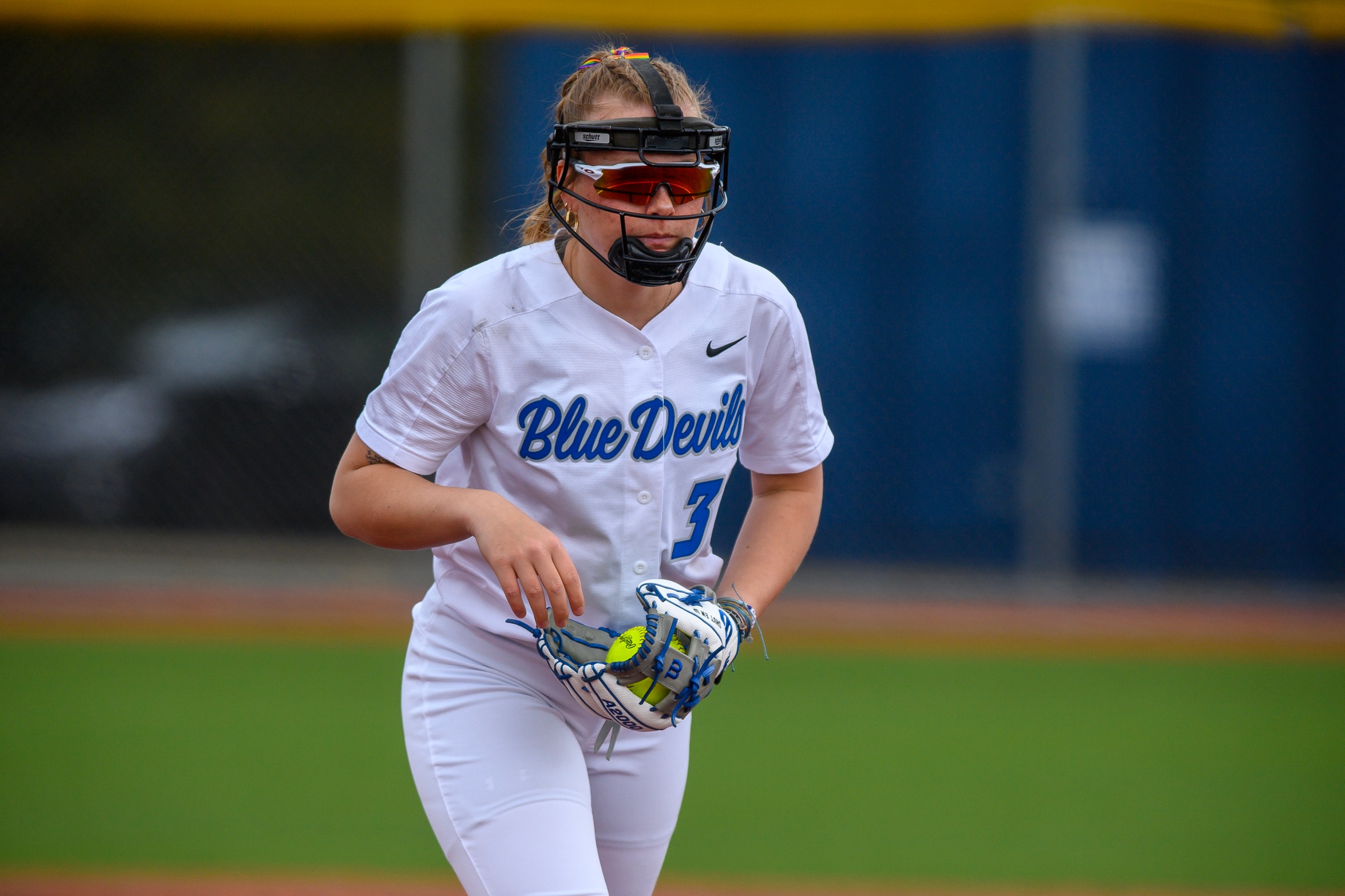 Softball Splits Saturday Doubleheader at Stonehill