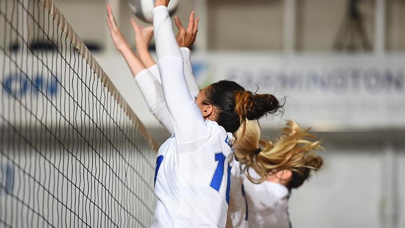 Volleyball Sweeps St. Francis Brooklyn on Sunday