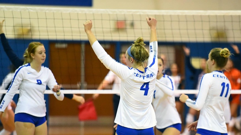 Volleyball Splits Saturday Matches at Hartford Invitational