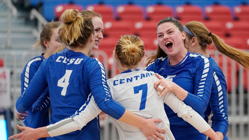 Volleyball Upsets Top-Seeded Robert Morris at NEC Volleyball Championship on Friday