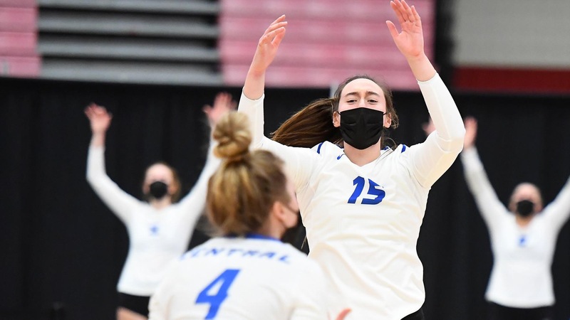 Volleyball Sweeps Merrimack on Tuesday